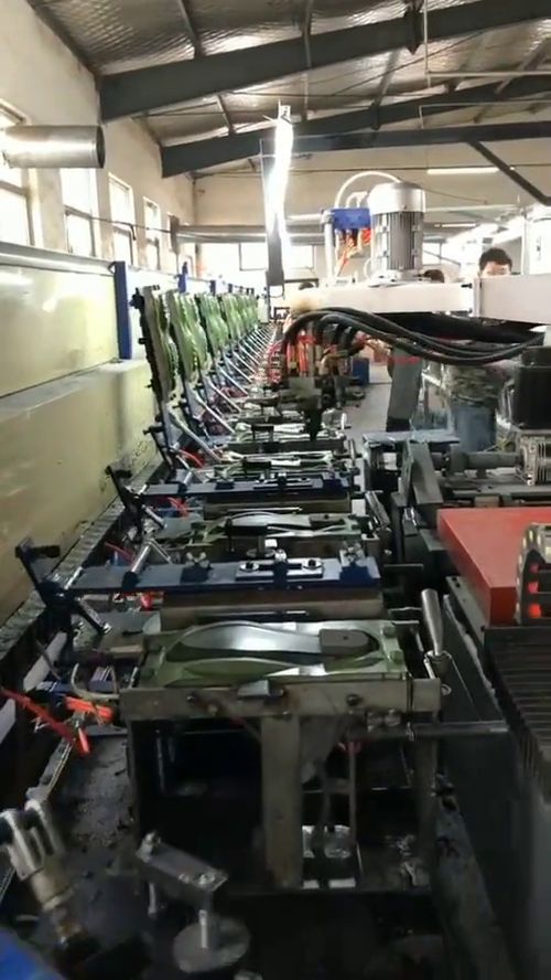 工廠智能機器人,不見一個員工